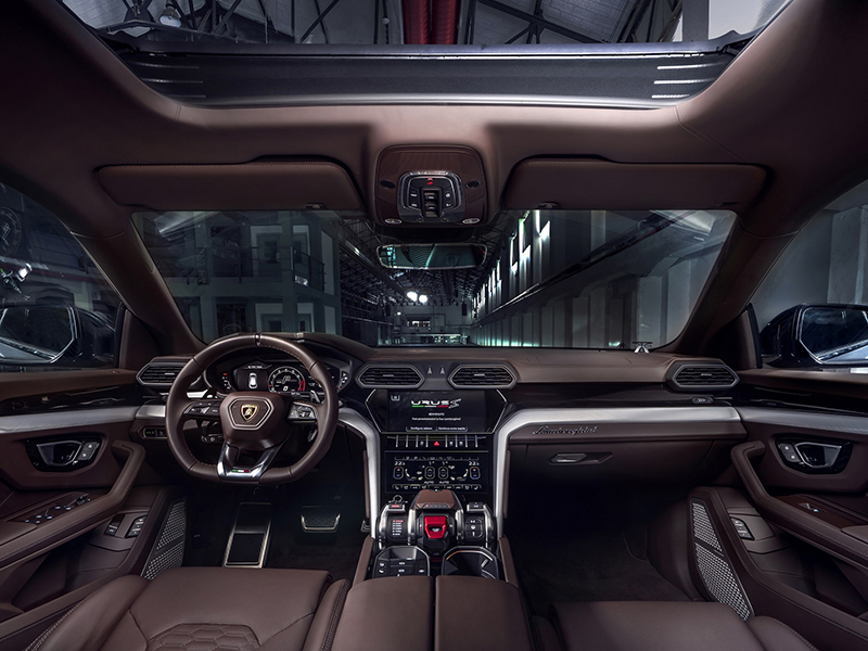 اختبر الفخامة والعملانية مع لامبورغيني أوروس S الجديدة